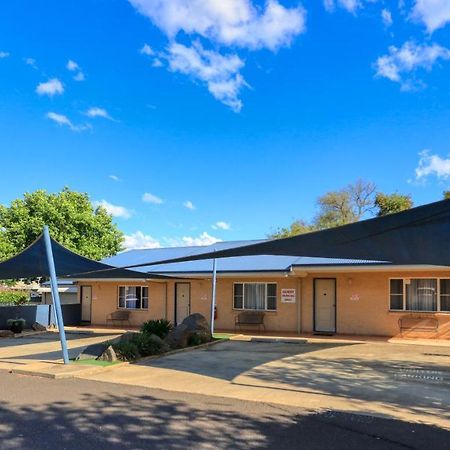 Edward Parry Motel And Apartments Tamworth Exteriör bild